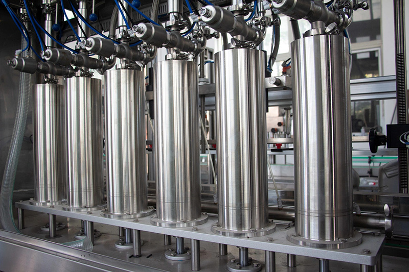 Makinë mbushëse shishe automatike e parfumeve kozmetike